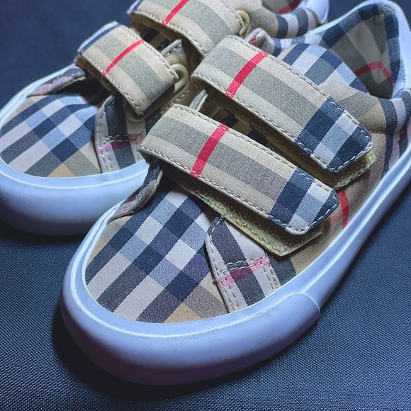 Burberry children shoes